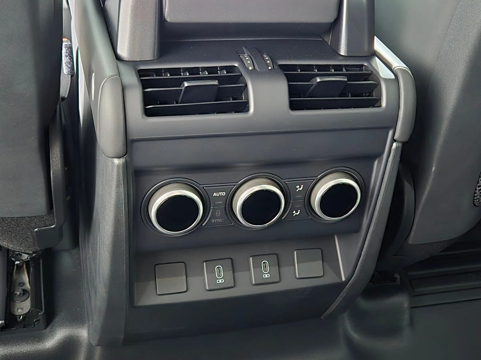 New 2026 Carpathian Grey Land Rover X-Dynamic SE image 14