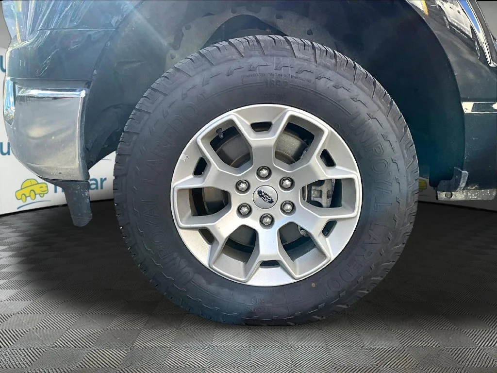 Used 2023 Black Metallic Ford XLT image 9