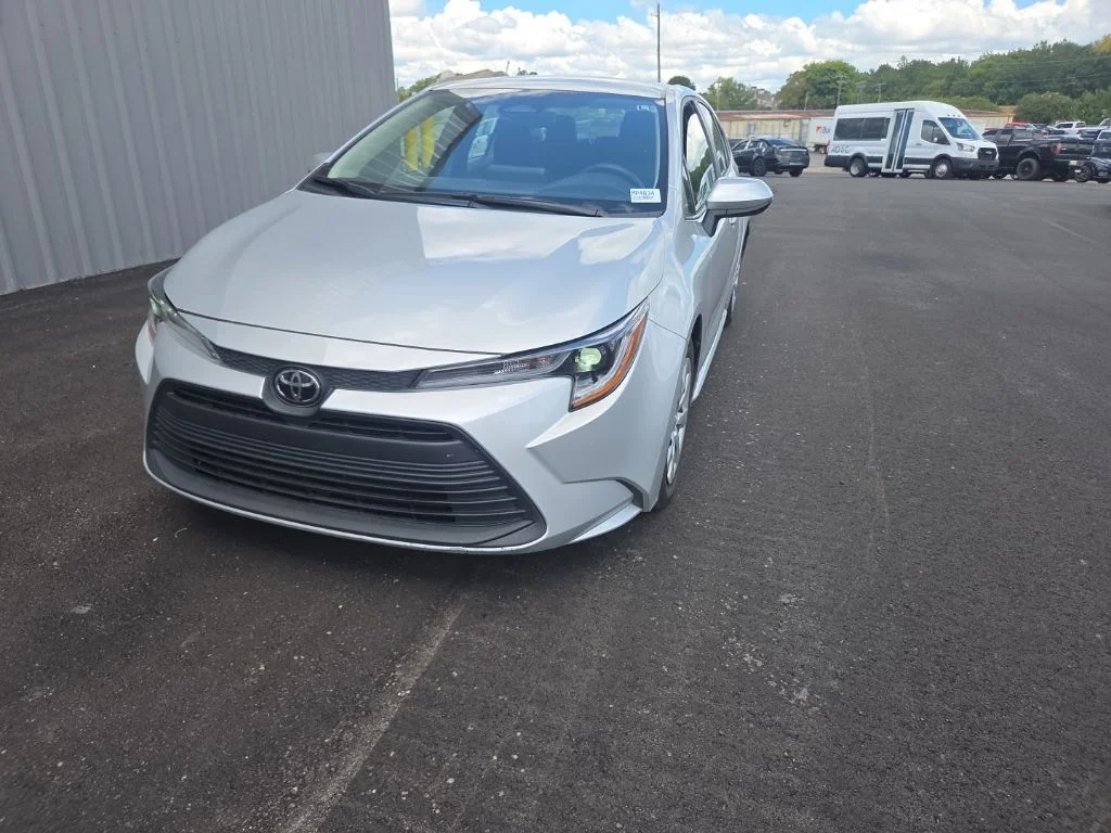 Used 2025 Silver Toyota LE image 3