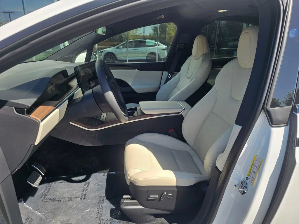 Used 2024  Tesla AWD image 21