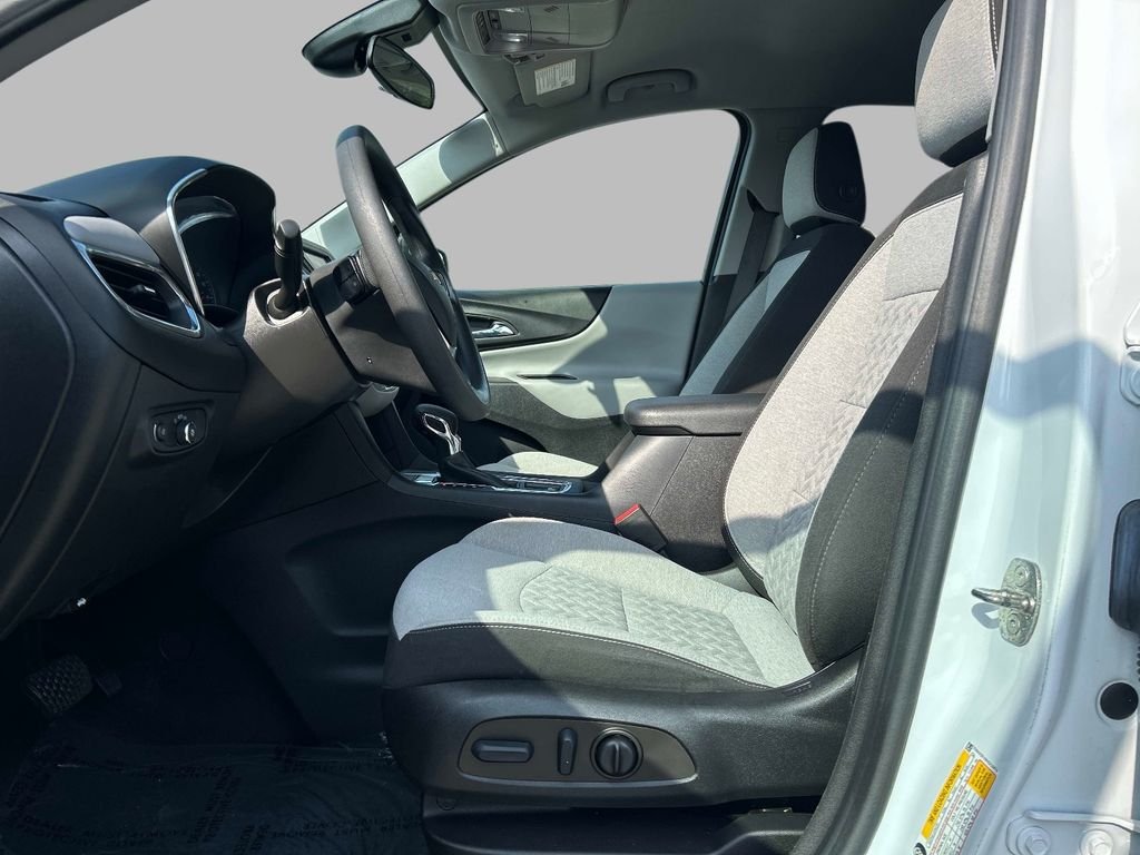 Used 2022 White Chevrolet LS image 15