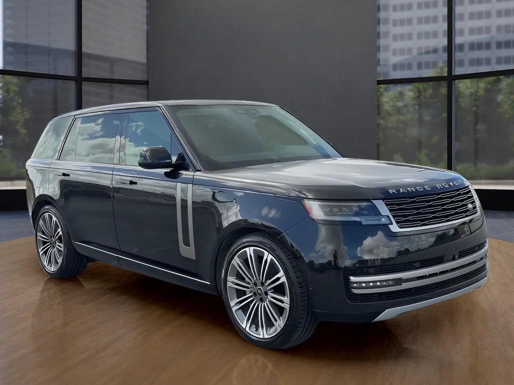 Used 2024 Black Land Rover SE image 3