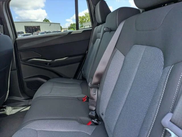 New 2026 Diamond Black Crystal Pearl-Coat Exterior Paint Jeep Laredo image 15