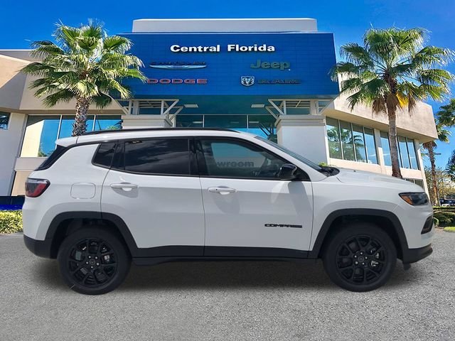 New 2026 Bright White Clearcoat Jeep Latitude image 4