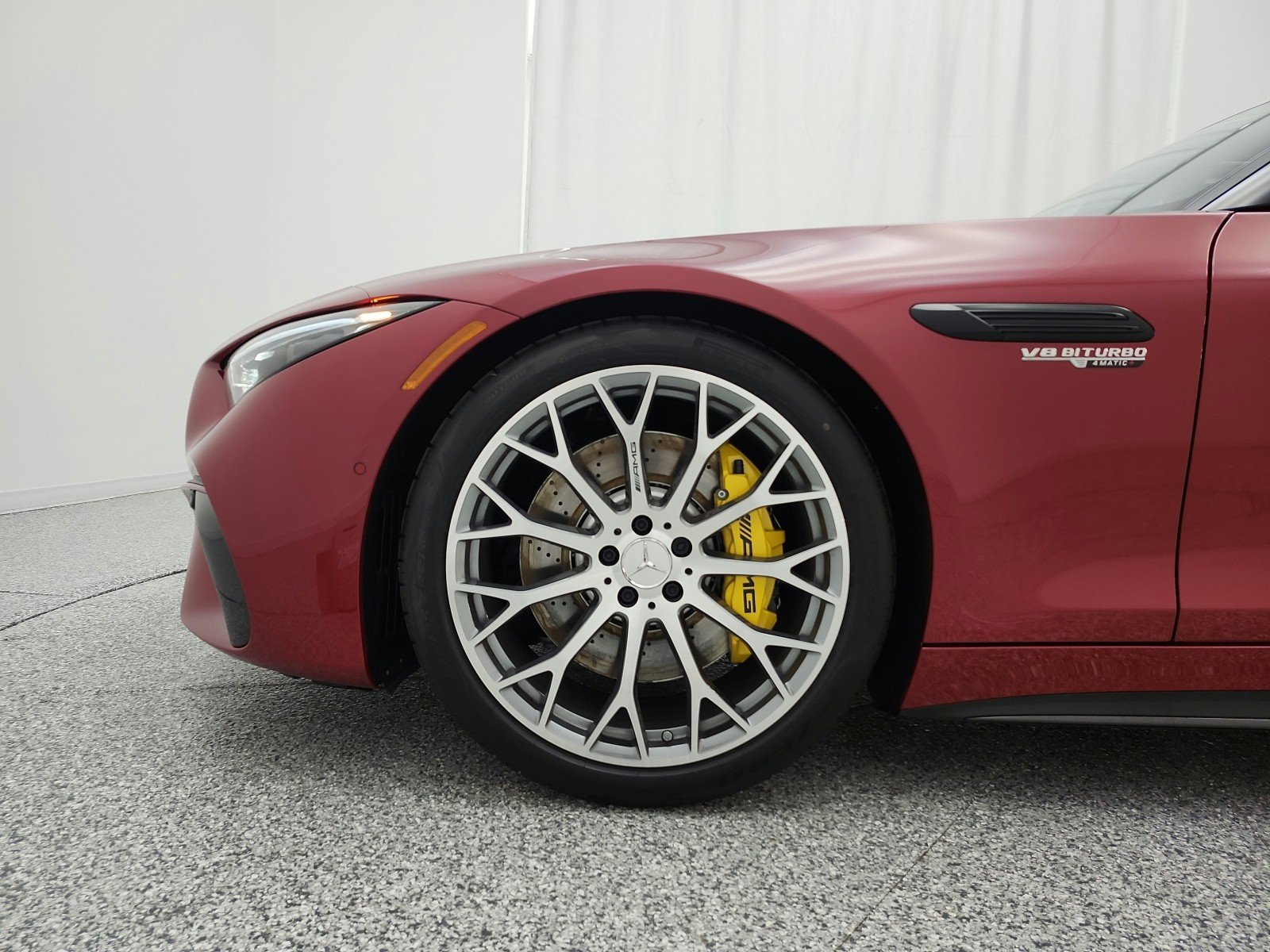 New 2027 MANUFAKTUR Patagonia Red Metallic Mercedes-Benz AMG® SL 63 Roadster image 13