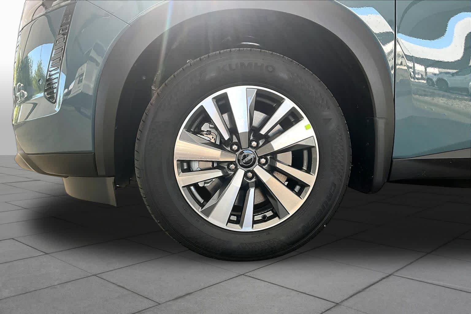 New 2026 Baltic Teal Pearl Nissan SL image 9