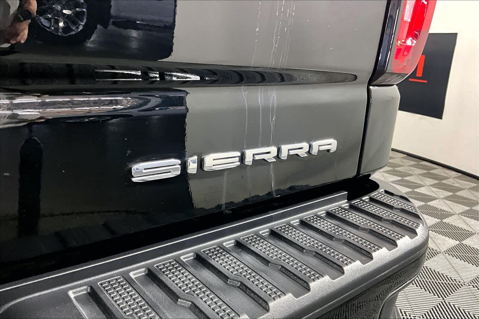 Used 2025 Onyx Black GMC Denali image 30