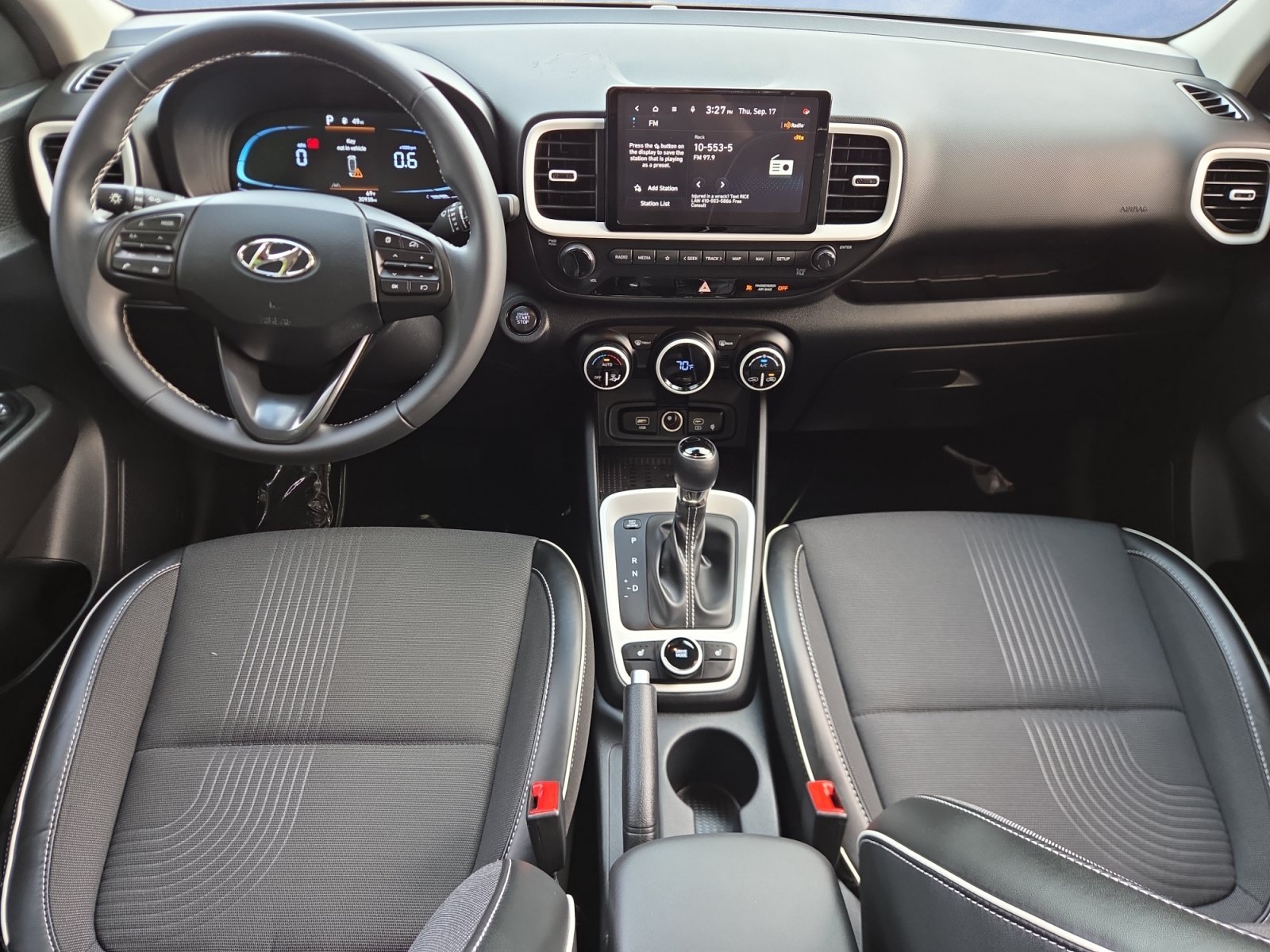 2023 Hyundai Venue Limited - Photo 10