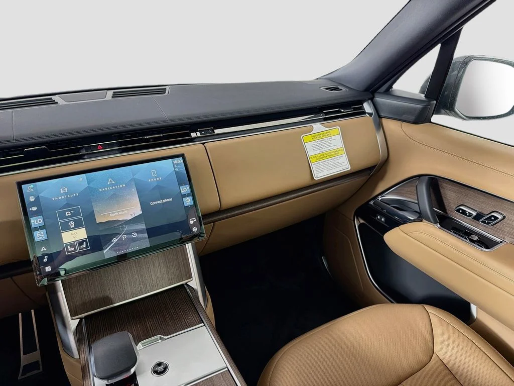 New 2026 Eiger Grey Land Rover SE image 25