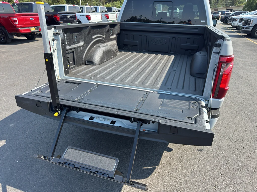 New 2026 Avalanche Ford XLT image 5