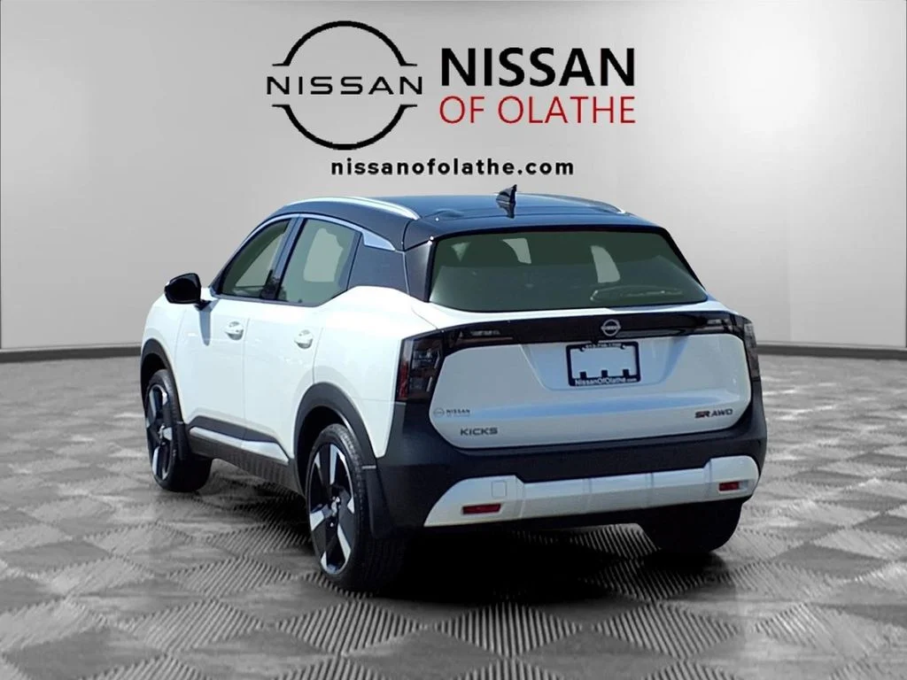 Used 2025 White Nissan SR image 5