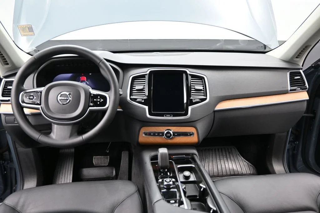 Certified Used 2023 Thunder Grey Volvo Plus image 17