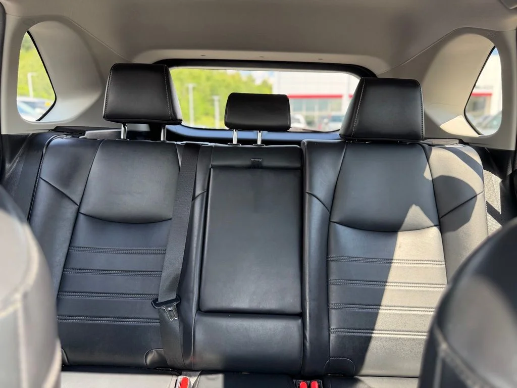 Used 2020 Gray Toyota XLE Premium image 28