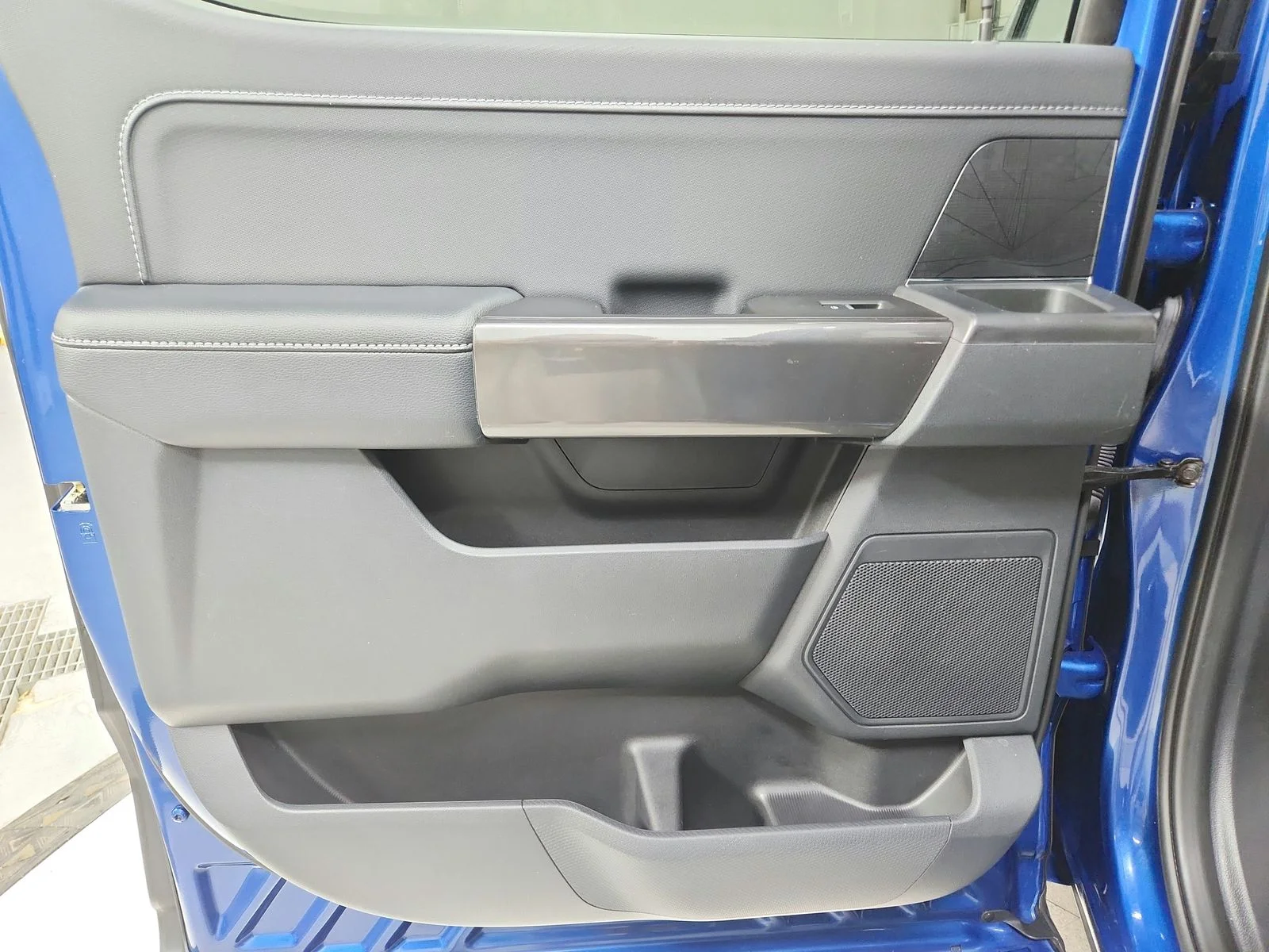 Used 2023 Blue Ford XLT image 36