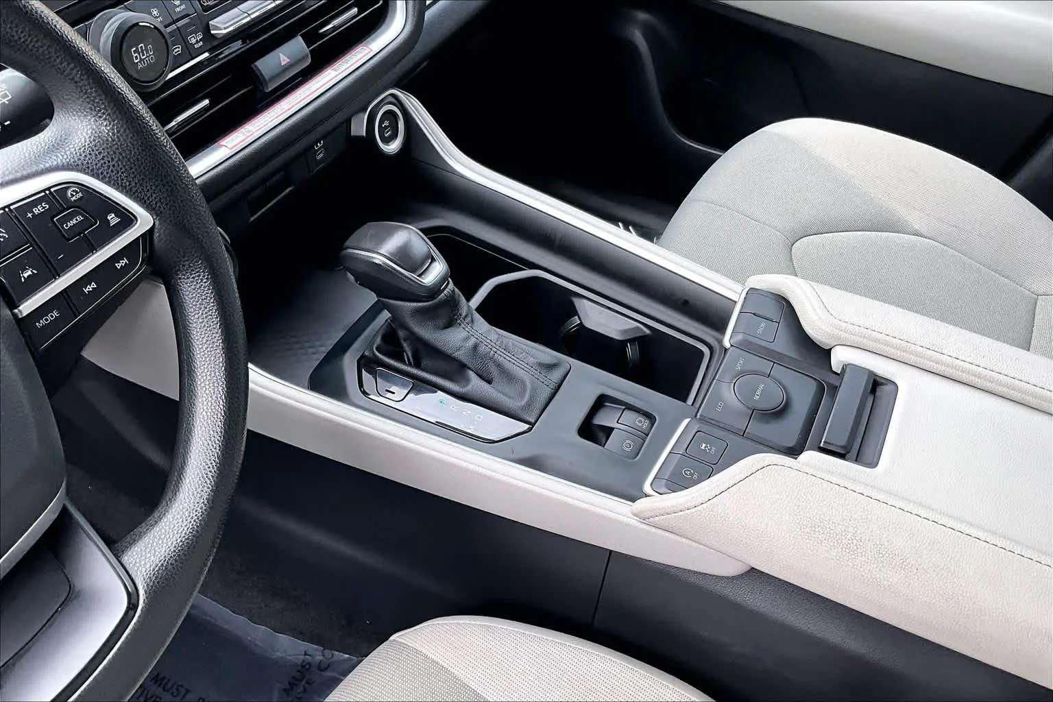 Used 2025 Wind Chill Pearl Toyota LE image 17
