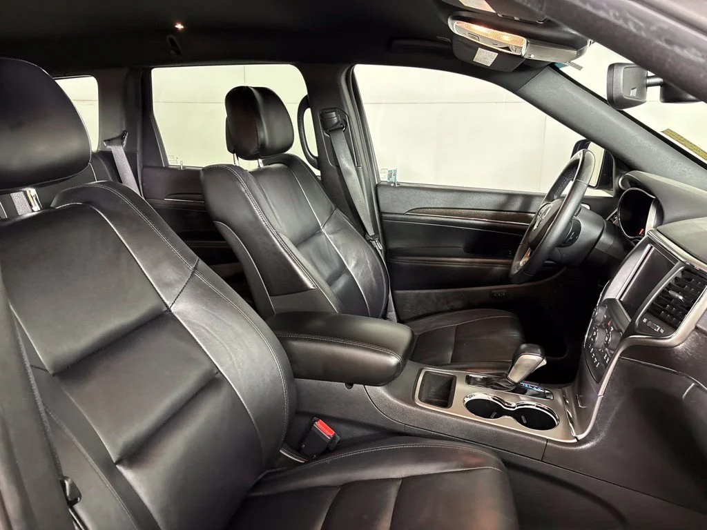 Used 2018 Gray Jeep Limited image 22