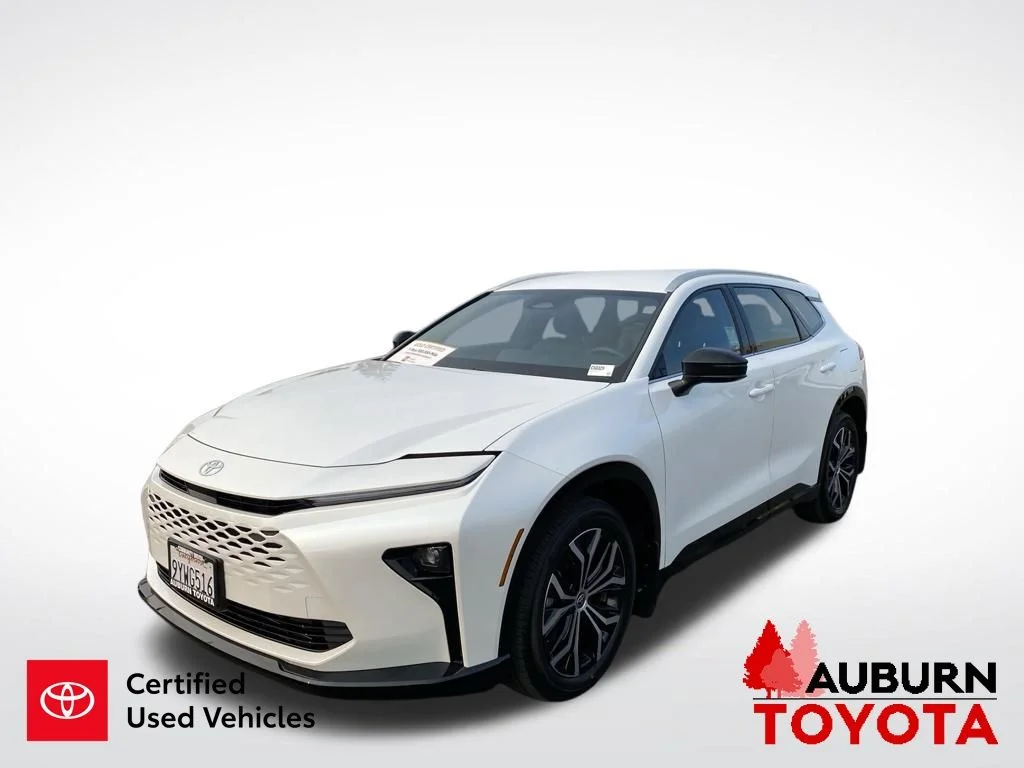 Certified Used 2026 Oxygen White Toyota XLE image 4