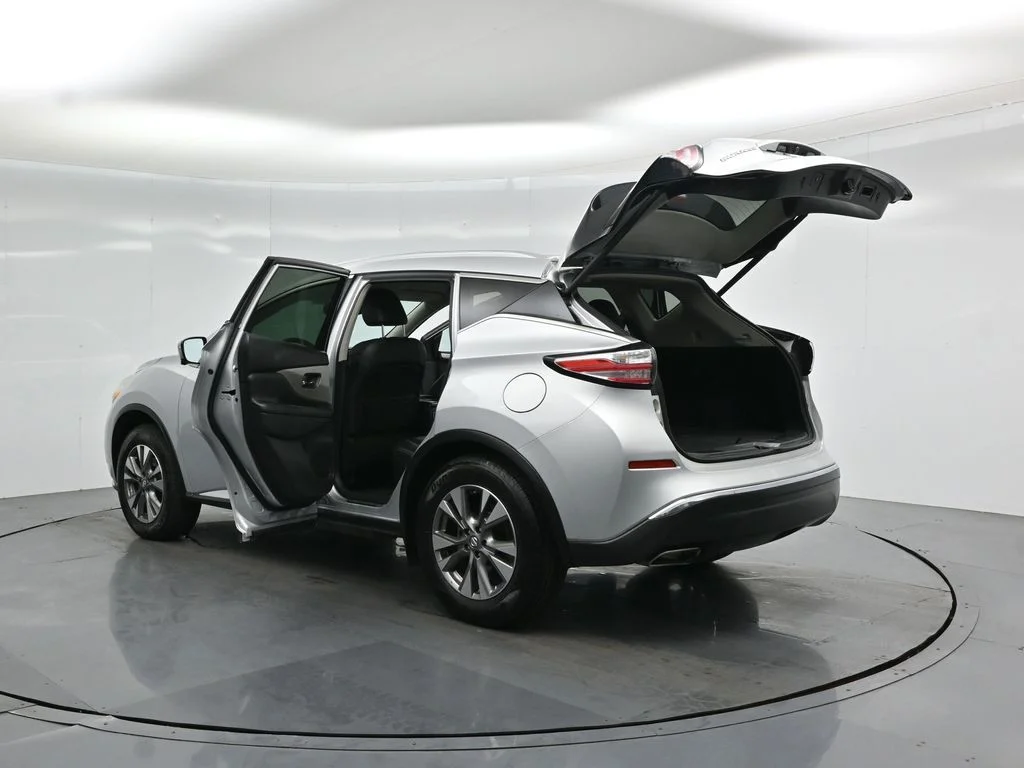 Used 2016 Silver Nissan SL image 30