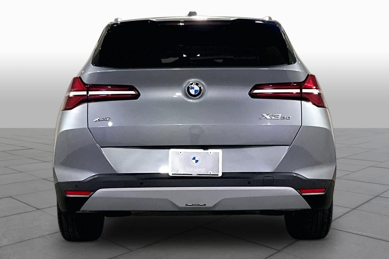Used 2026 Skyscraper Grey Metallic BMW 30 xDrive image 4