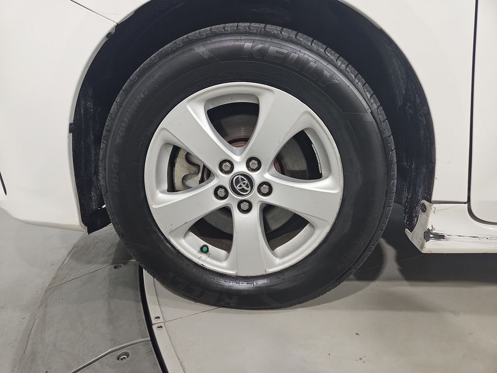 Used 2019 White Toyota LE image 26