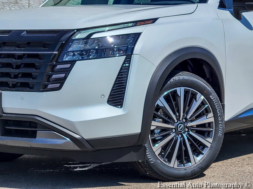 New 2026 Everest White Pearl Tricoat Nissan Platinum image 3
