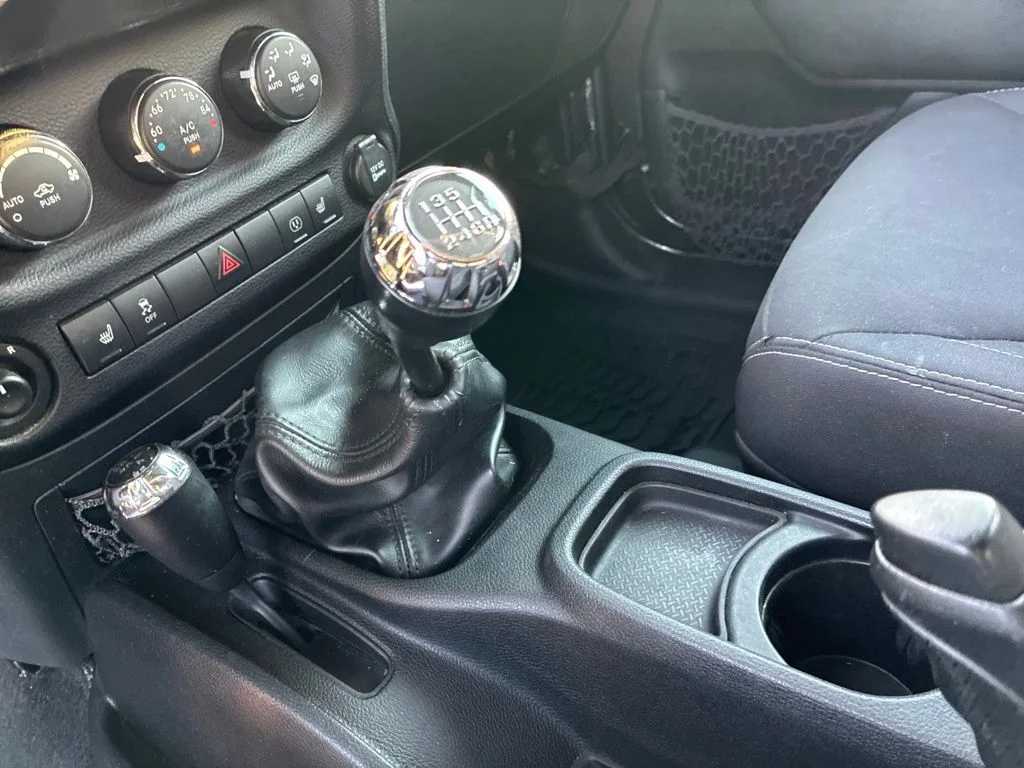 Used 2016 Gray Jeep Unlimited Sahara image 24