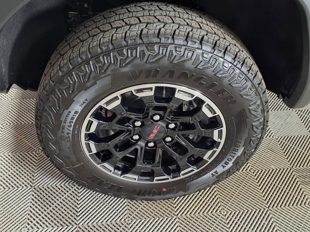 2026 GMC Canyon AT4 - Photo 8