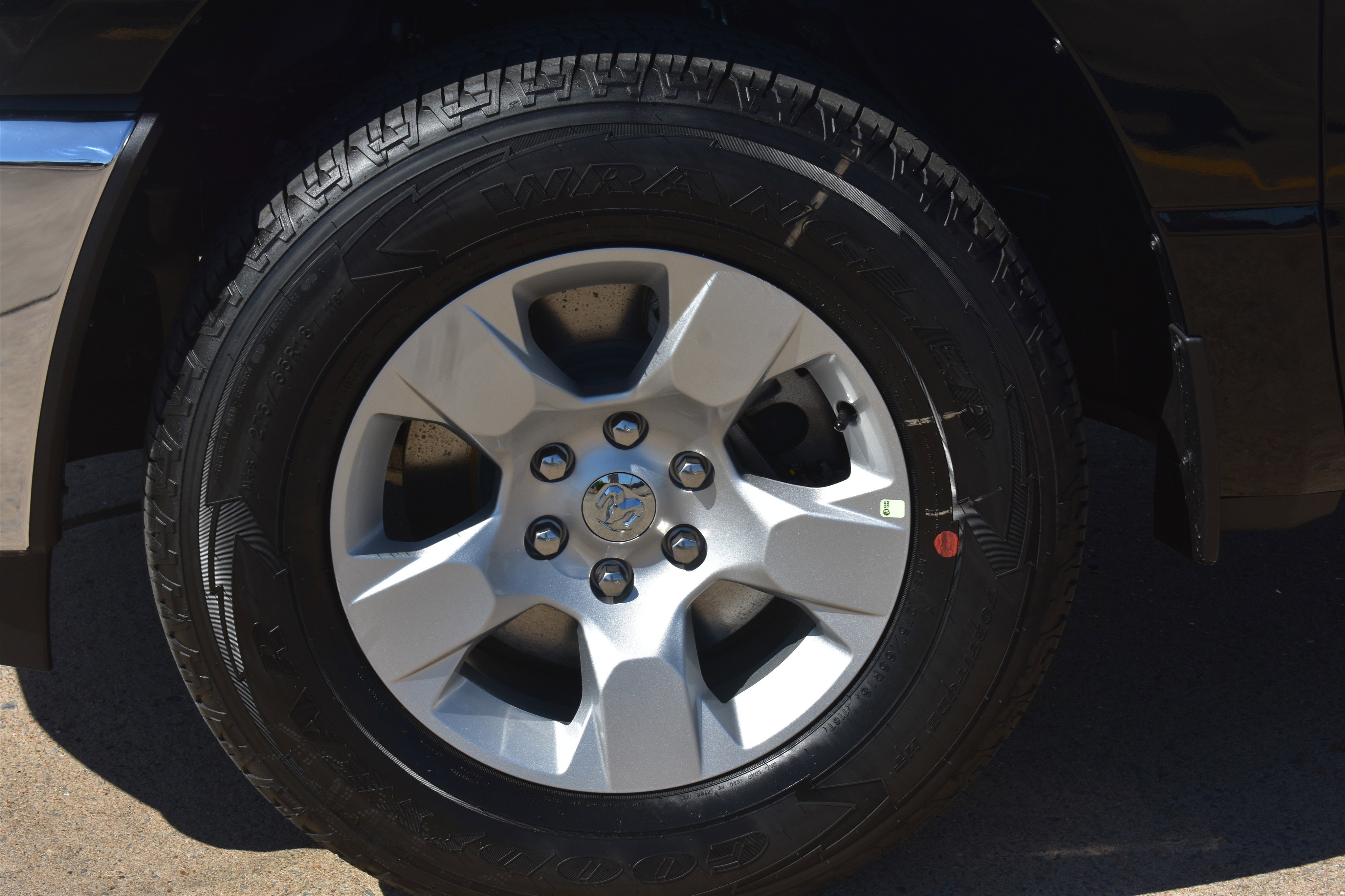 New 2026 Diamond Black Crystal Pearl-Coat Exterior Paint RAM Tradesman image 10