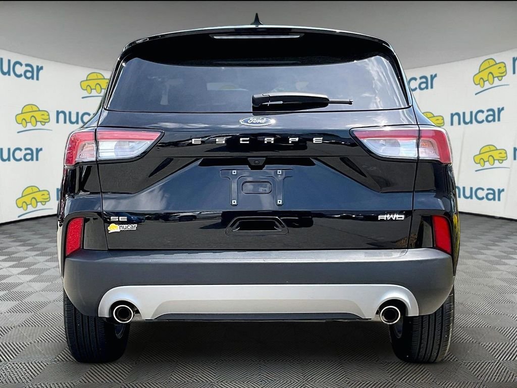 Used 2022 Black Ford SE image 5