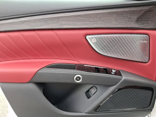2026 Maserati Grecale Modena V6 - Photo 8