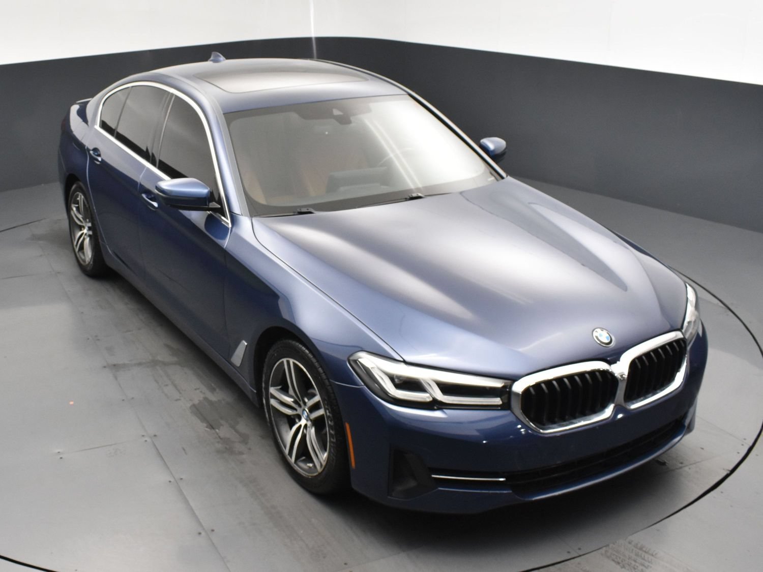 Used 2021 Phytonic Blue Metallic BMW 530i xDrive image 16