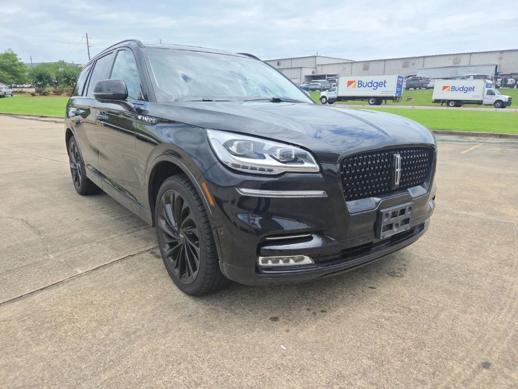 Used 2022 Black Metallic Lincoln Reserve image 1