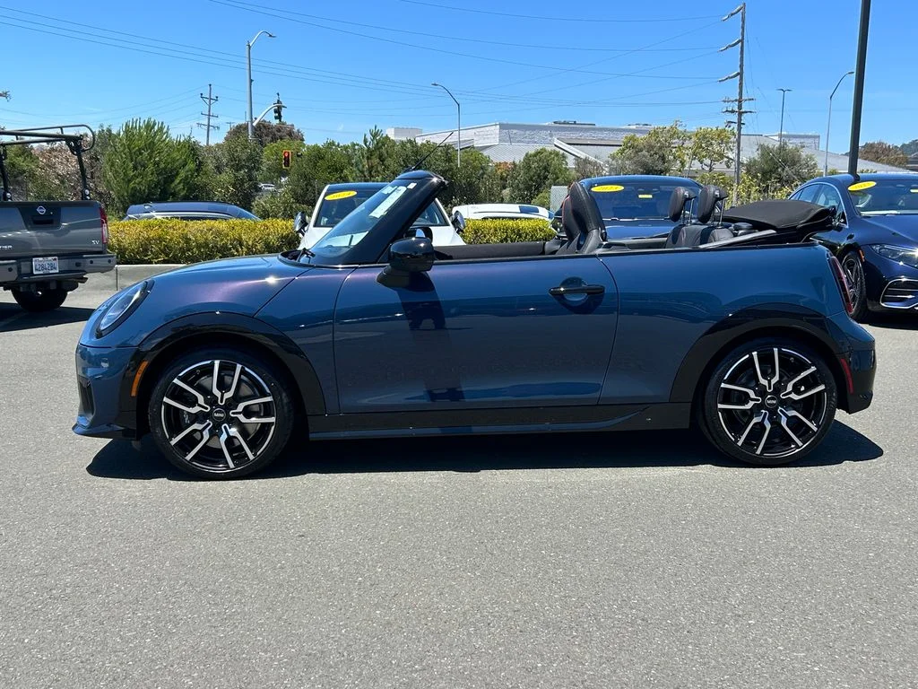 New 2026 Indigo Sunset Blue Metallic MINI Iconic image 2