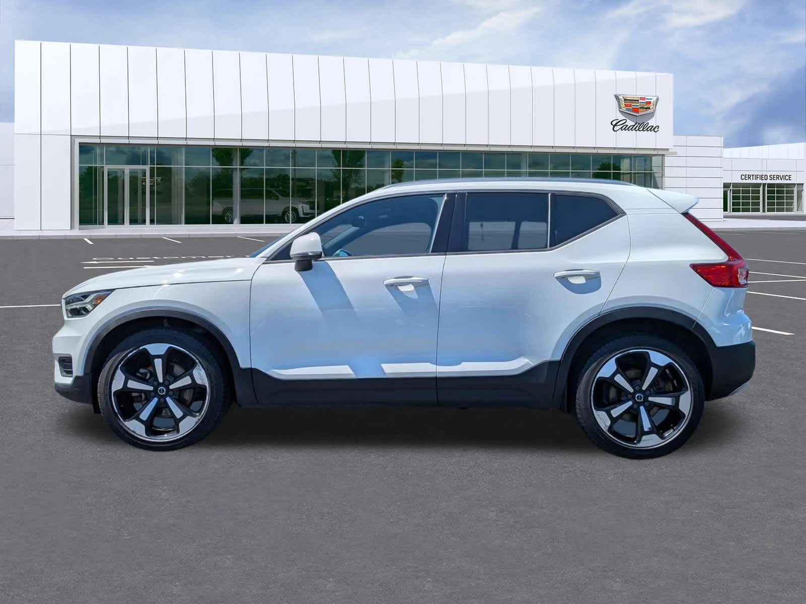 Used 2020 White Volvo Momentum image 8