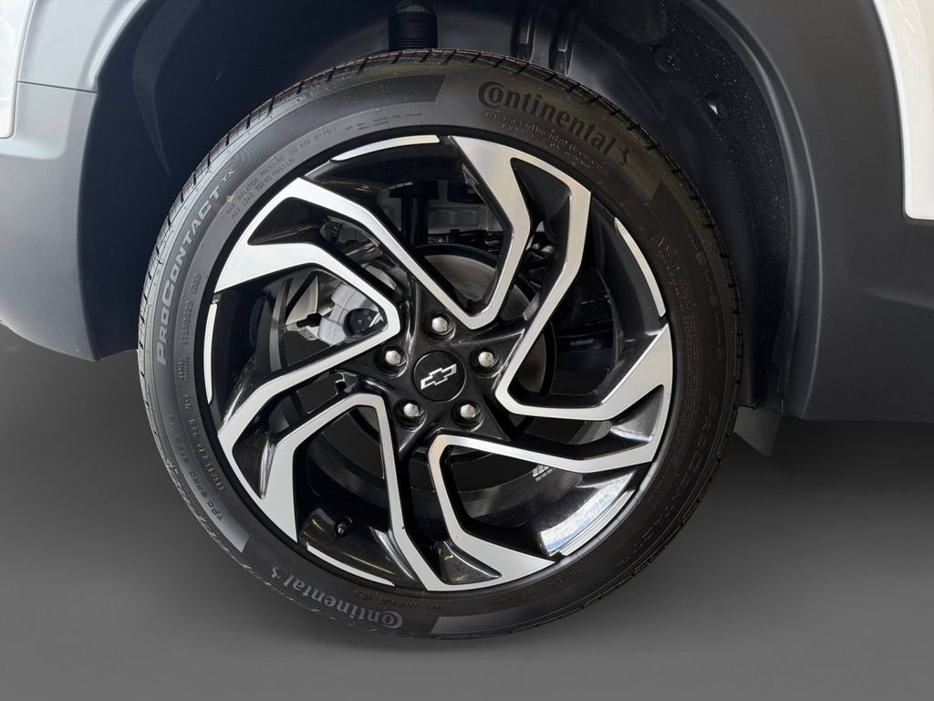 New 2026 Iridescent Pearl Tricoat Chevrolet RS image 11