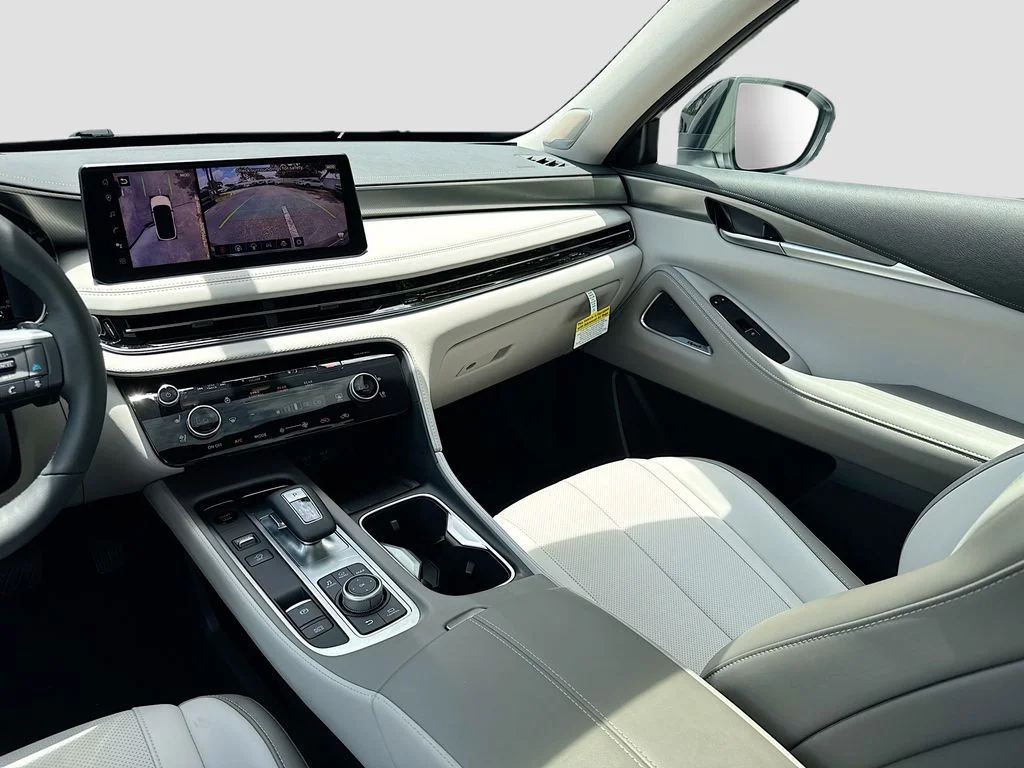 Certified Used 2026 White INFINITI LUXE image 25