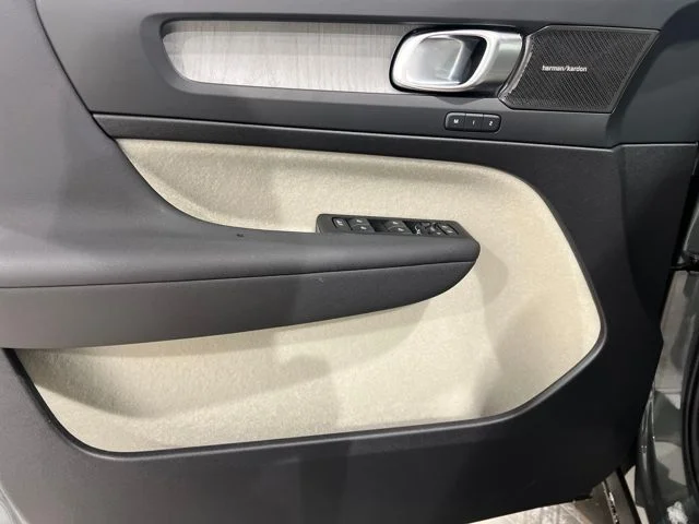2026 Volvo XC40 Ultra - Photo 10