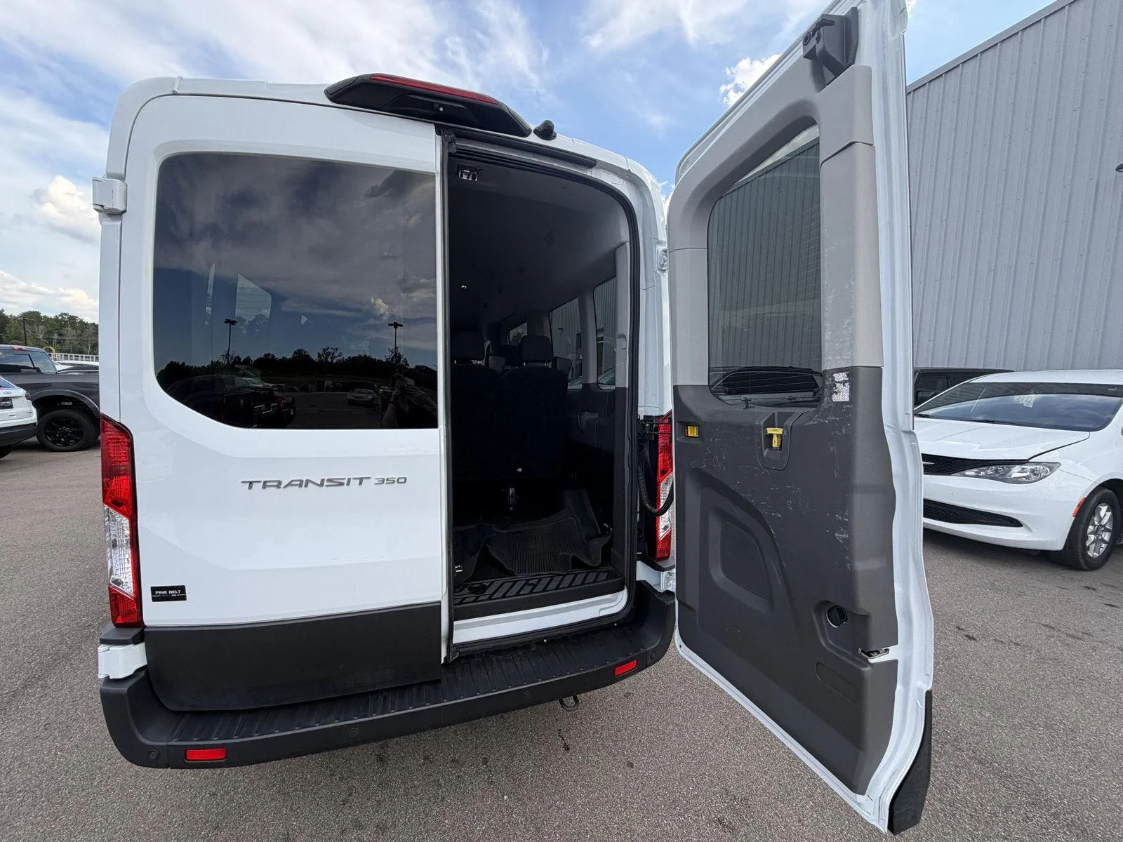 Used 2023 Oxford White Ford 350 XL image 16