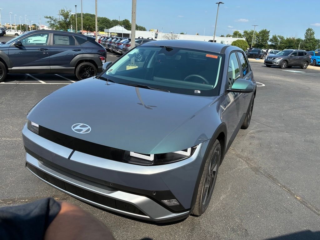 New 2026 Green Hyundai SE Standard Range image 3
