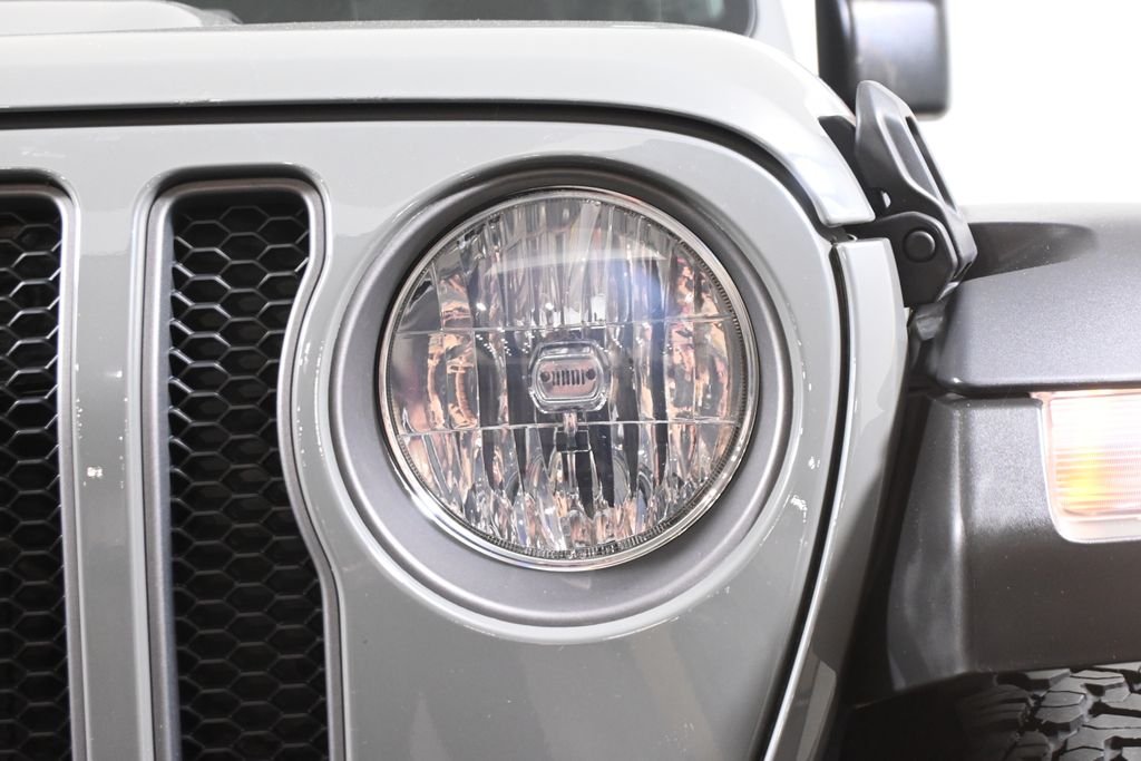 Used 2021 Gray Jeep Rubicon image 11