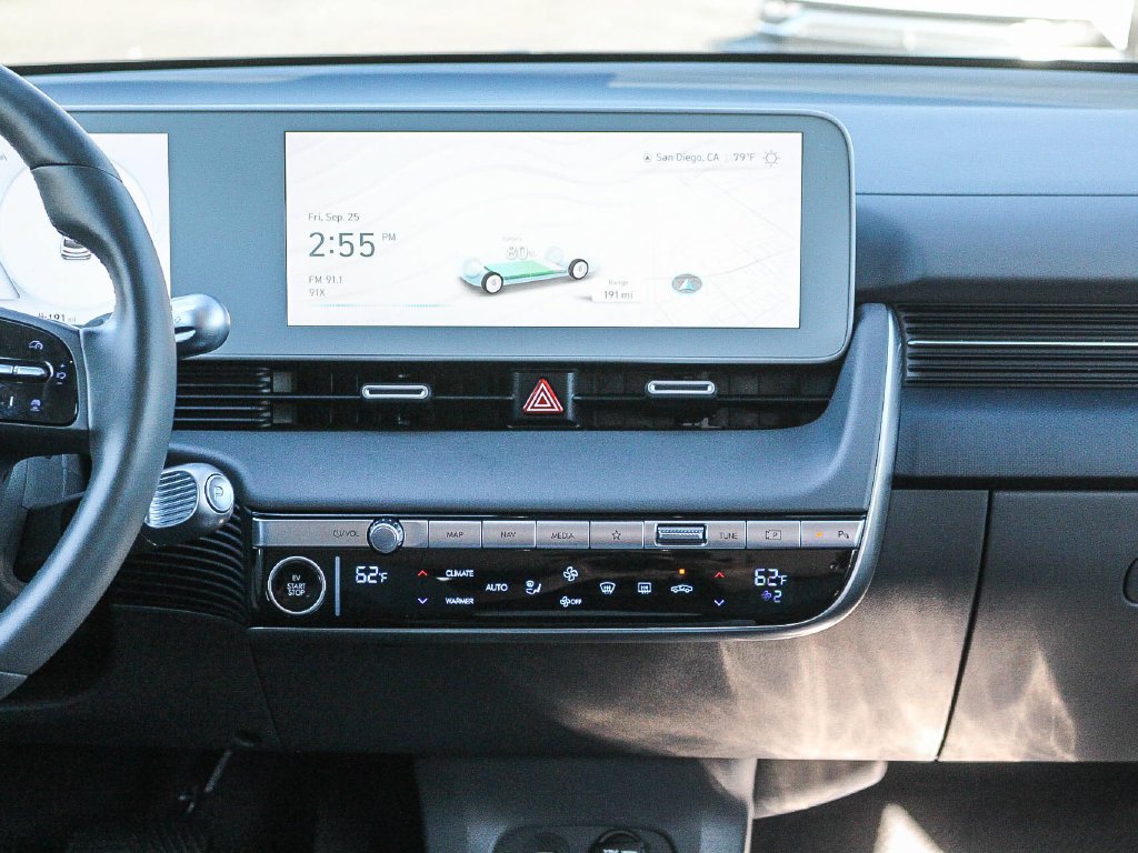 Used 2024 Green Hyundai SEL image 14