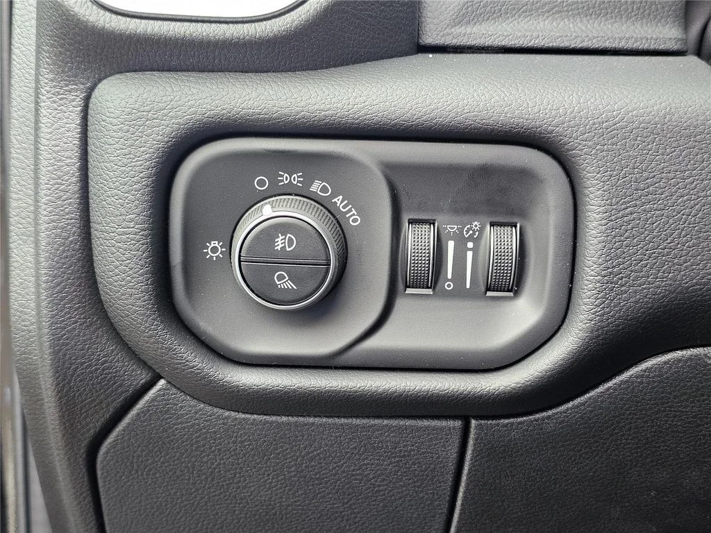 2026 RAM 3500 Laramie - Photo 19