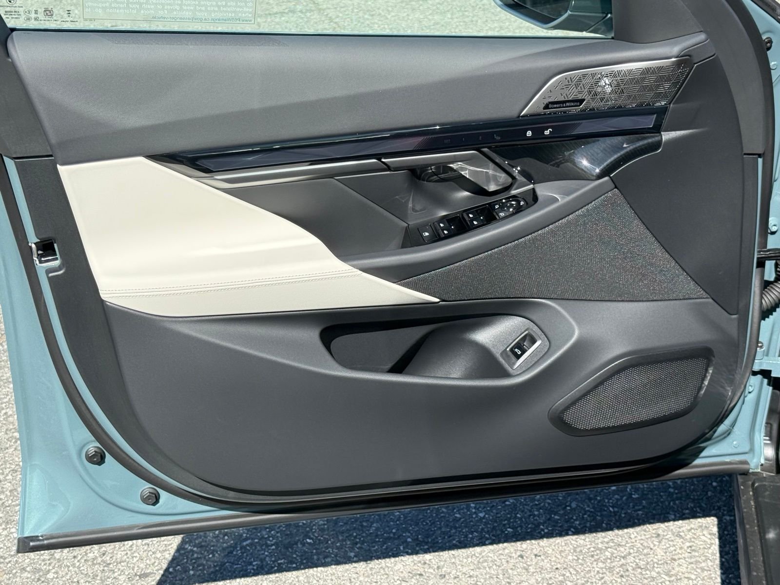 New 2027 Cape York Green Metallic BMW 530i xDrive image 19