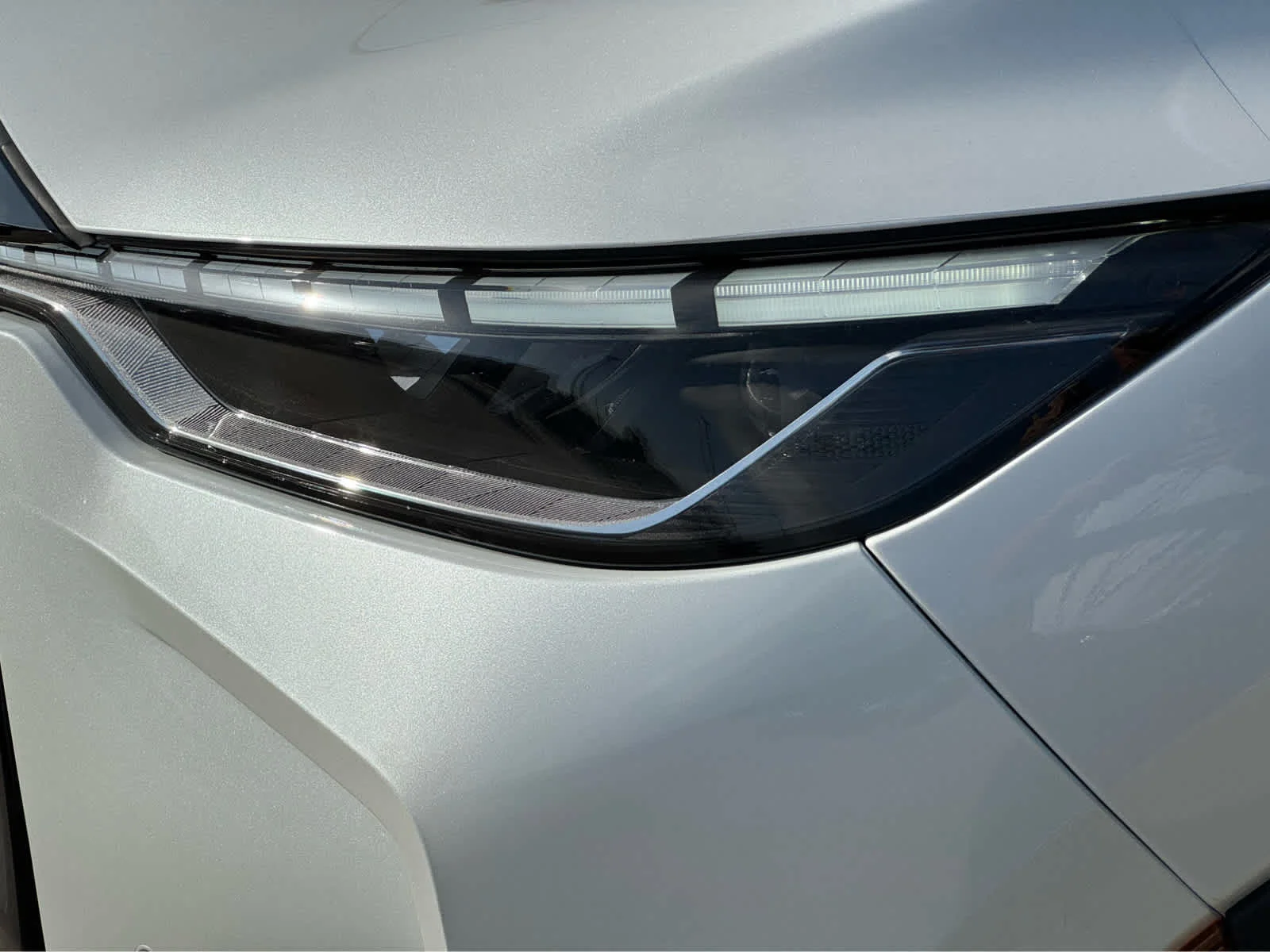New 2027 2T RAD WHT INFINITI Autograph AWD image 5