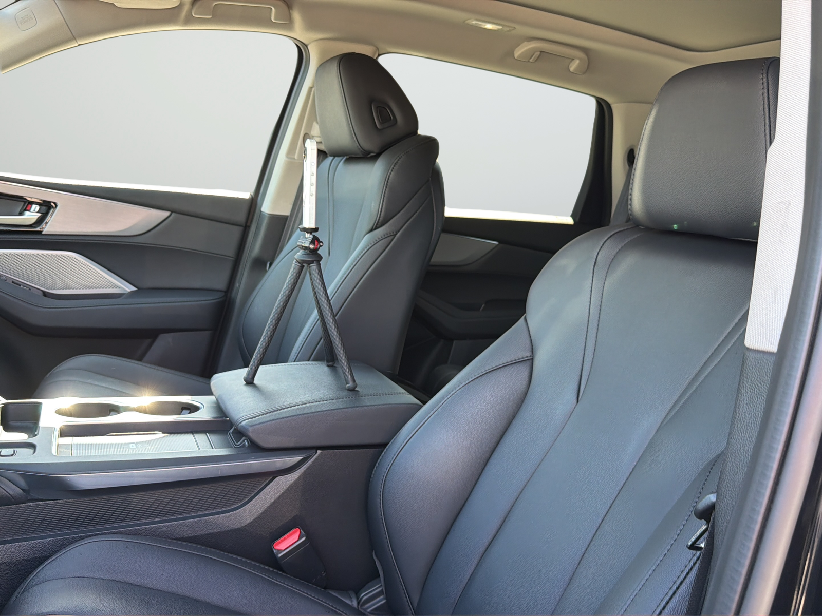 Used 2025 Majestic Black Pearl Acura Base image 32