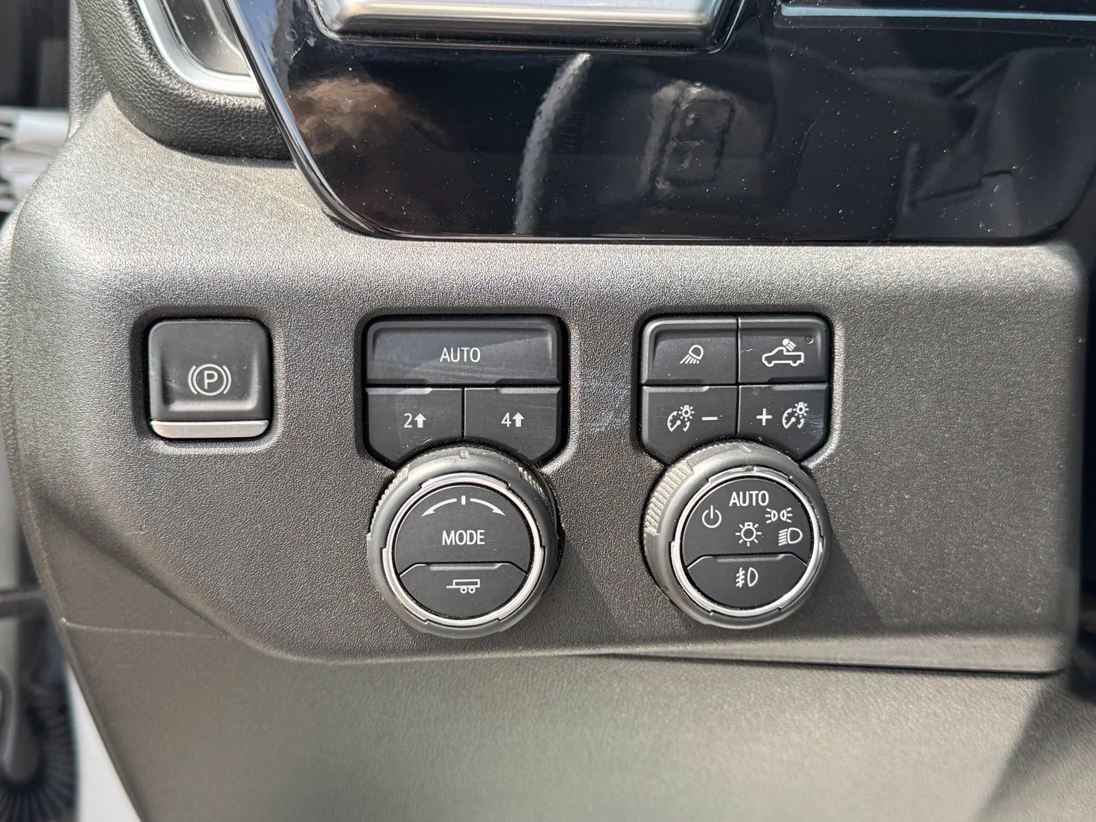 Used 2022 SILVER ICE METALLIC Chevrolet RST image 15