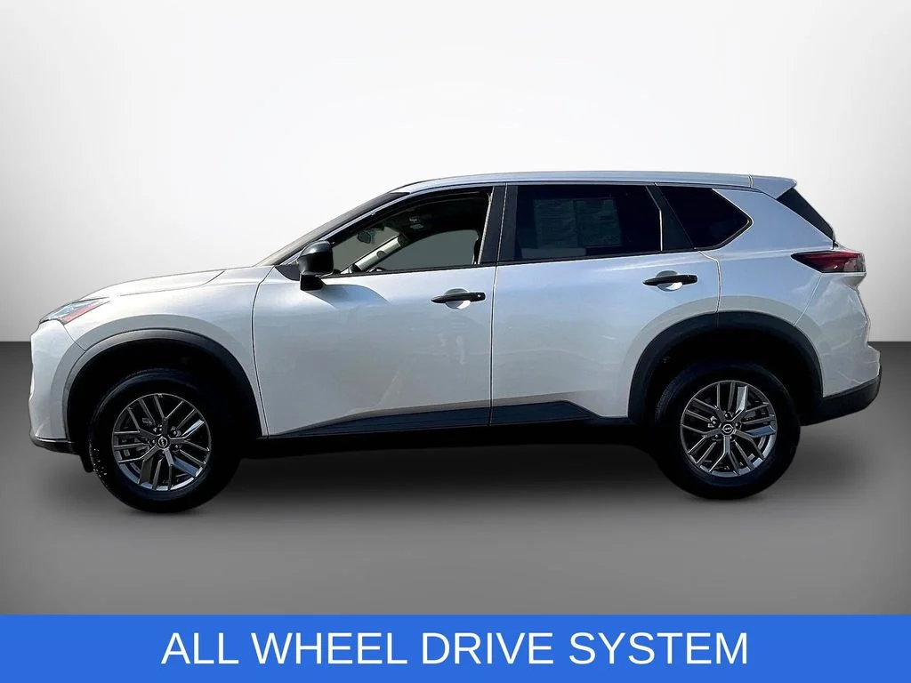 Used 2024 Silver Nissan S image 4