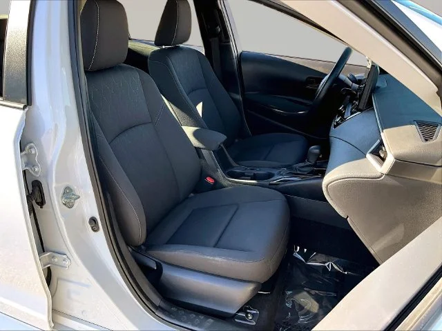 Used 2025 White Toyota LE image 33