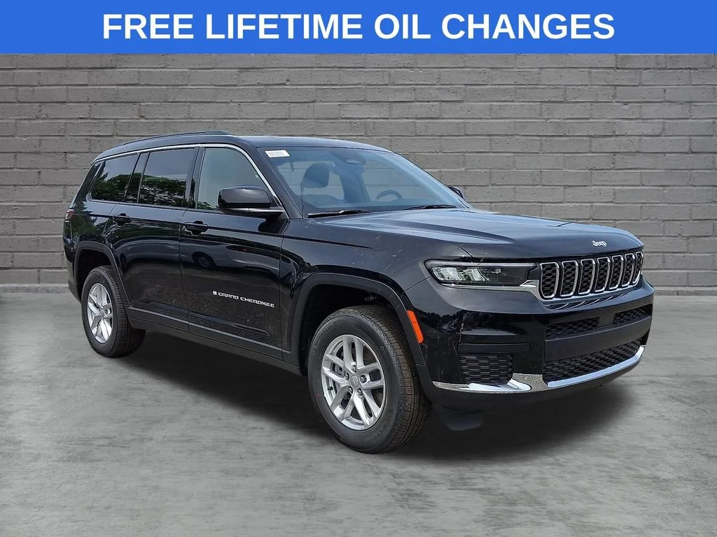New 2026 Diamond Black Crystal Pearlcoat Jeep Laredo X image 1
