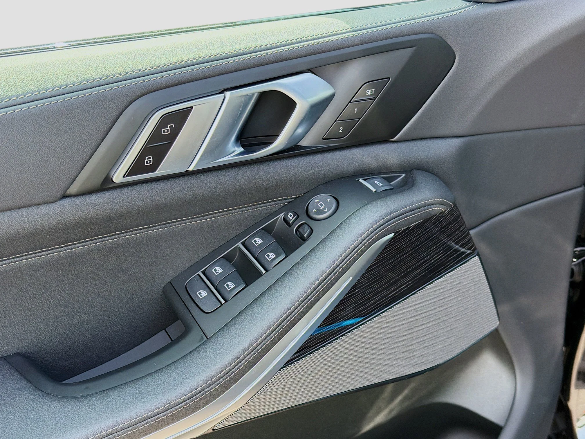 New 2026 Black Sapphire Metallic BMW sDrive40i image 22